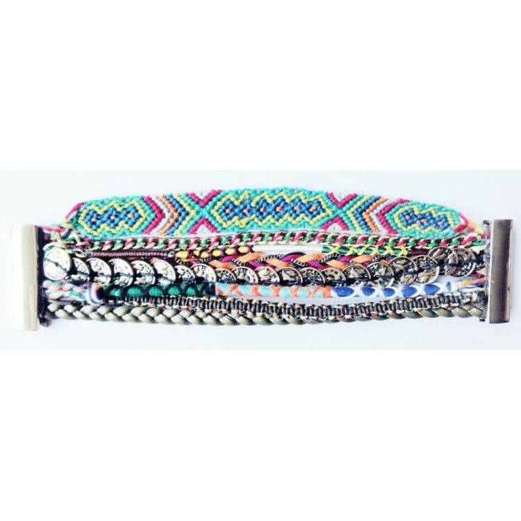 SEVERAL MAGNET CLOSURE BRACELET