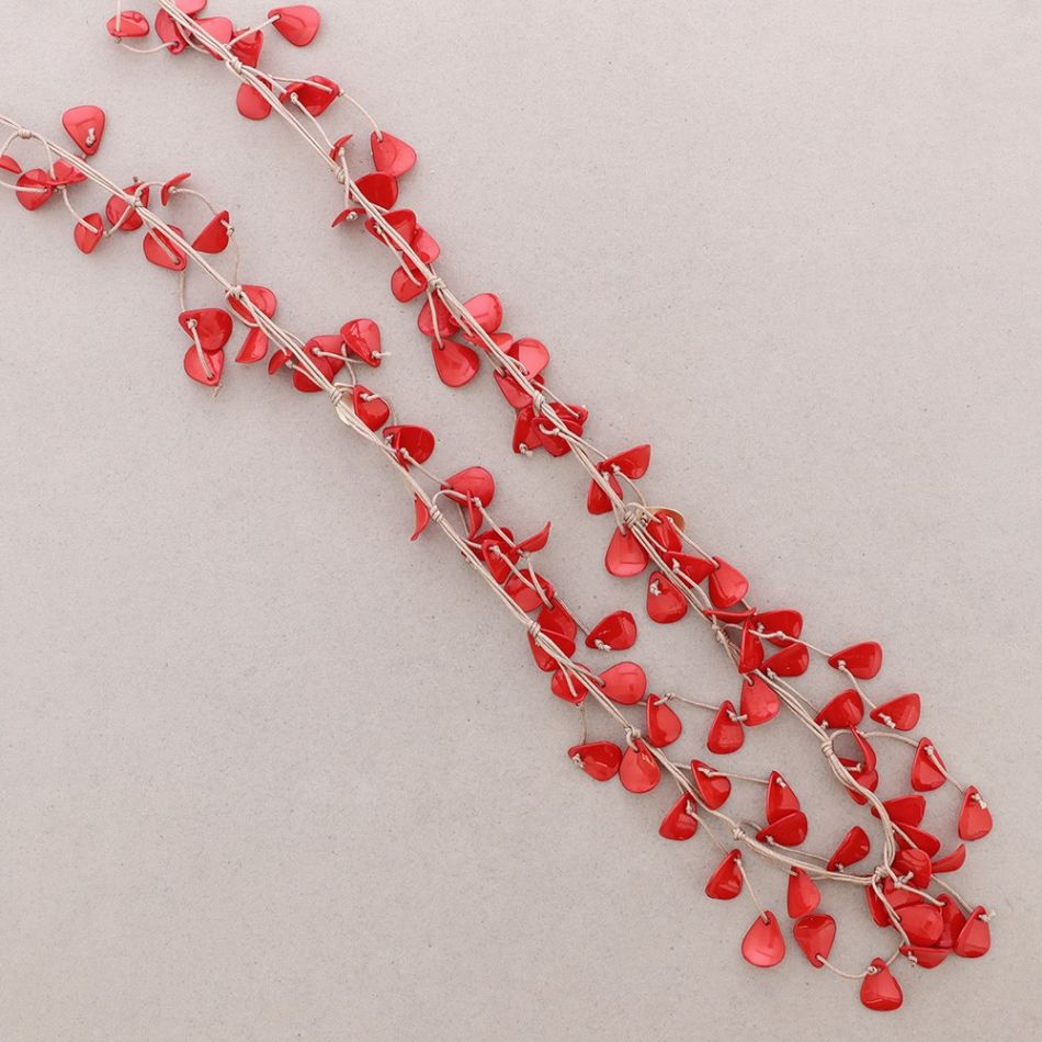 LONG NECKLACE WITH RESIN PETALS PENDANTS