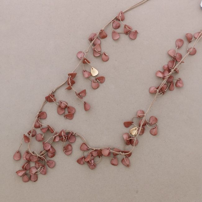 LONG NECKLACE WITH RESIN PETALS PENDANTS