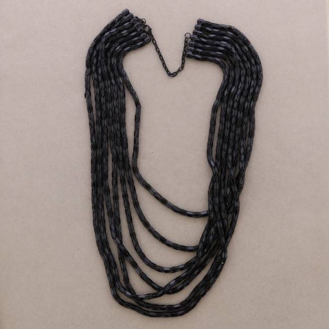 LONG NECKLACE WITH METAL CHAINS