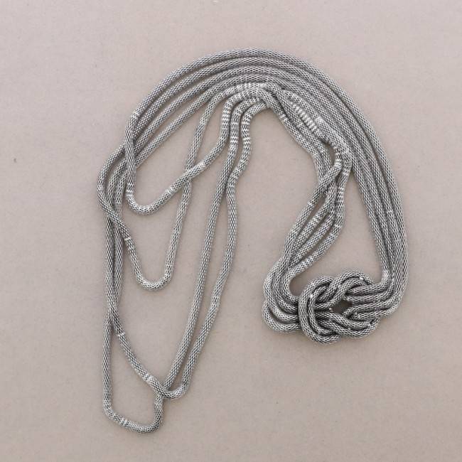 LONG NECKLACE WITH METAL CHAINS