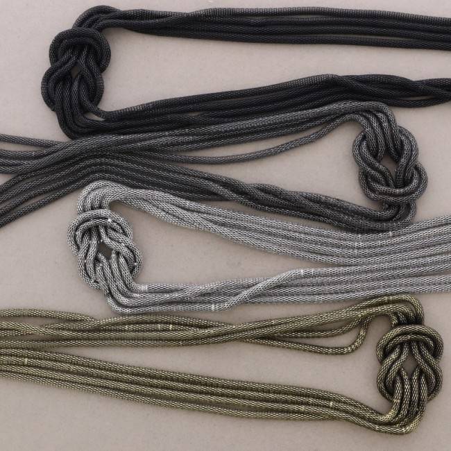 LONG NECKLACE WITH METAL CHAINS