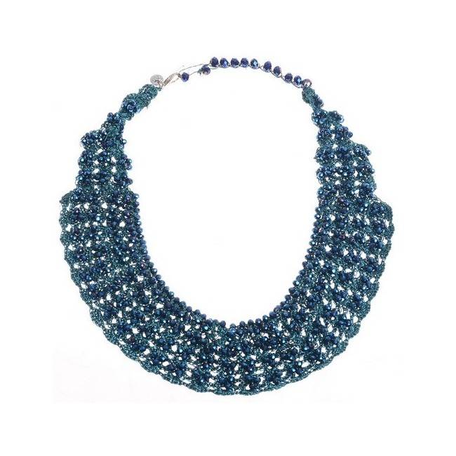WOVEN SHORT NECKLACE WITH FACETED CRYSTALS