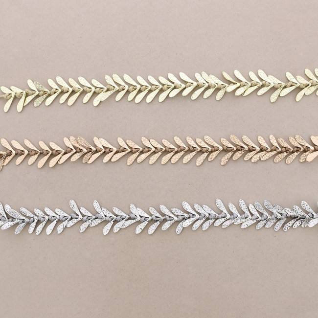 LEATHER SHORT NECKLACE WITH METAL BEADS
