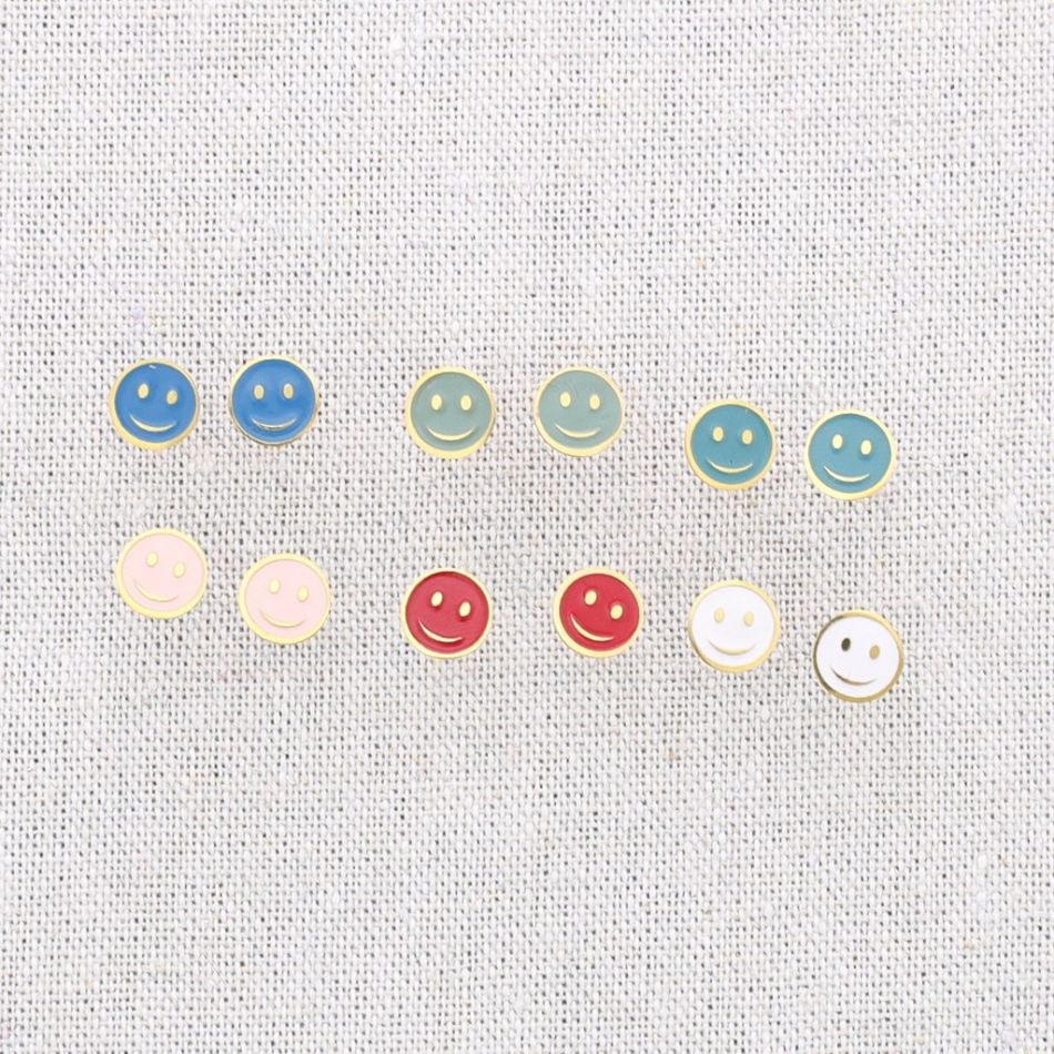 PENDIENTES PRESIÓN ACERO MEDALLA SMILEY ESMALTE