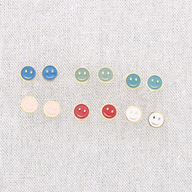 PENDIENTES PRESIÓN ACERO MEDALLA SMILEY ESMALTE