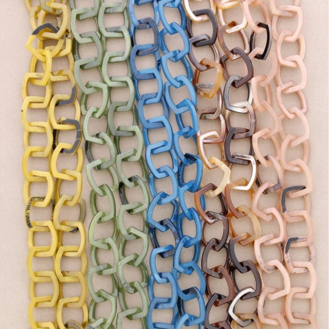 COLLAR LARGO ESLABONES RESINA