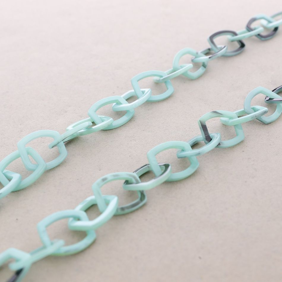 LONG RESIN LINK NECKLACE