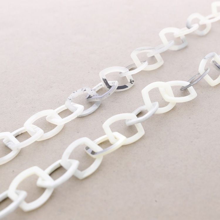 COLLAR LARGO ESLABONES RESINA 2