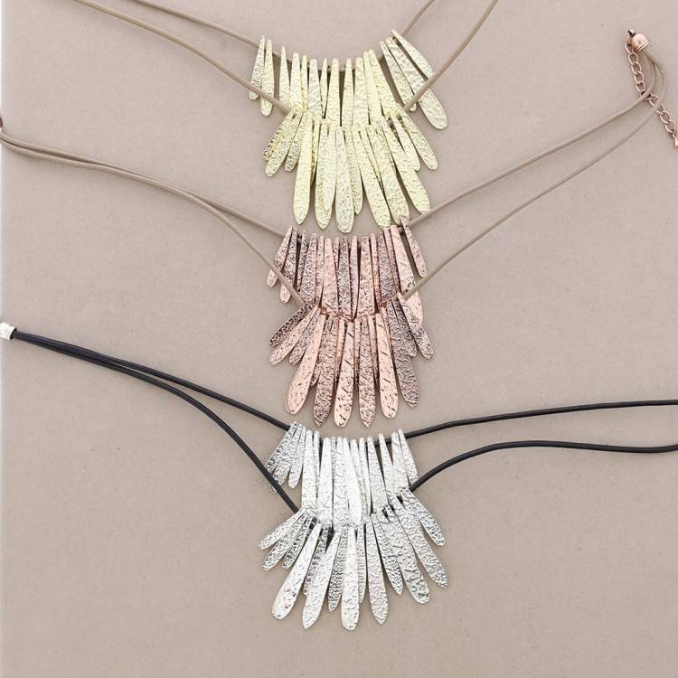 SHAPES LEATHER METAL SHORT NECKLACE 2