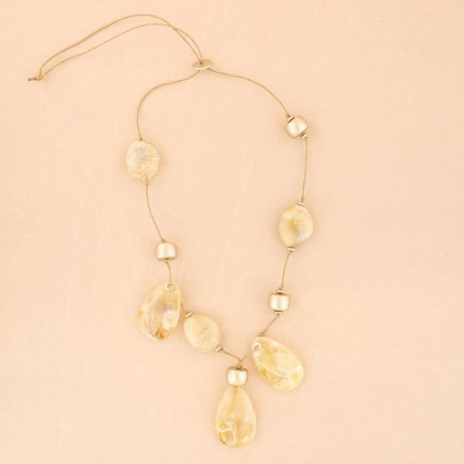 LONG NECKLACE WITH RESIN BEADS