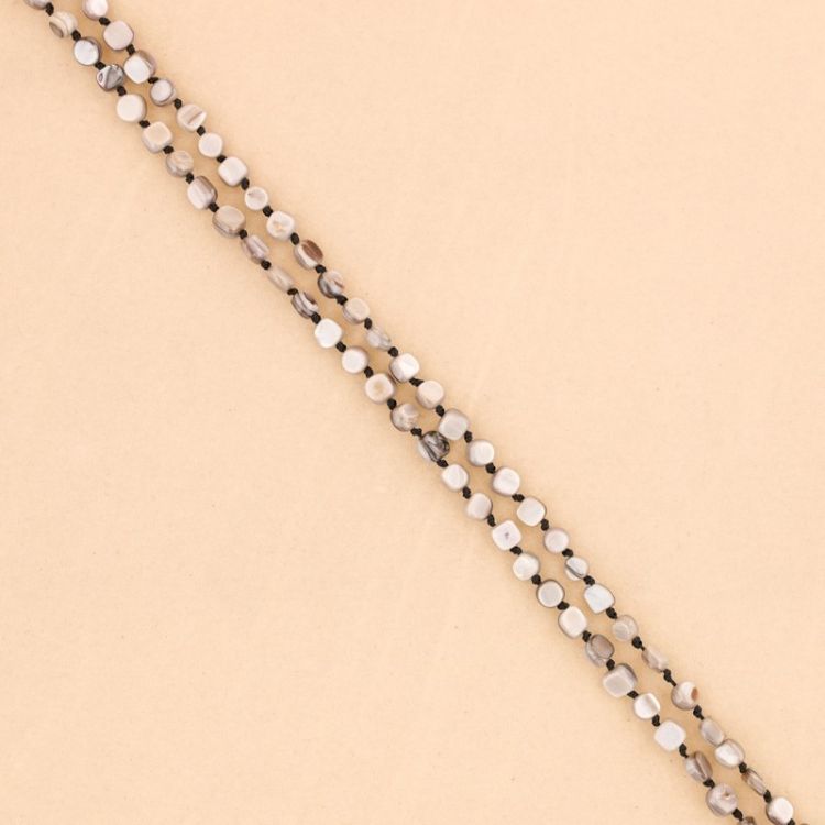 LONG NECKLACE WITH ROUND NACRE BEADS 1.2M