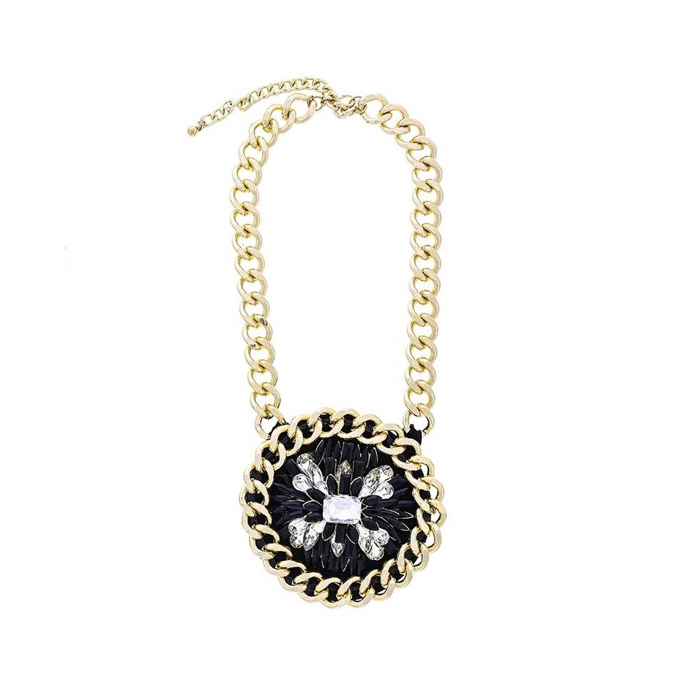 CRYSTAL CHAIN MEDALLION SHORT NECKLACE