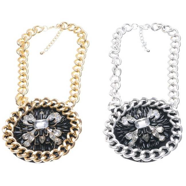 CRYSTAL CHAIN MEDALLION SHORT NECKLACE