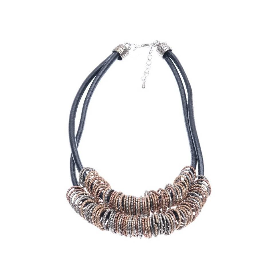 DOUBLE LEATHER SHORT NECKLACE WITH RINGS