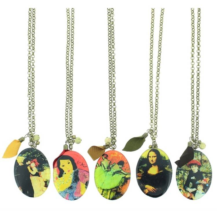 LONG PENDANT NECKLACE RESIN ILLUSTRATION 2