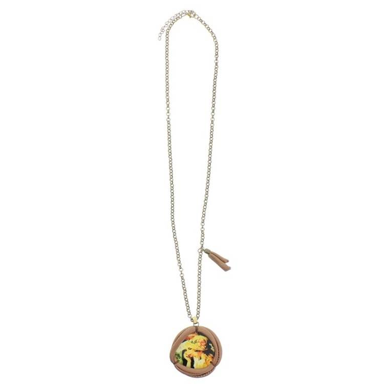 LONG PENDANT NECKLACE RESIN ILLUSTRATION