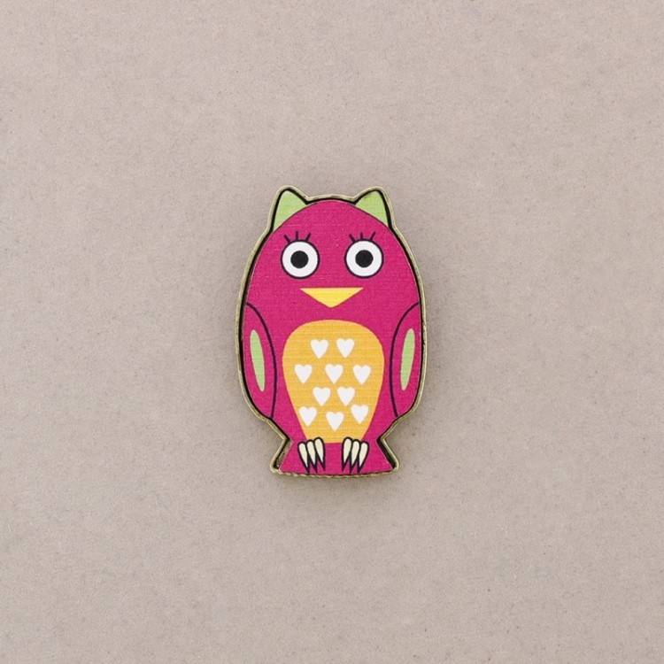 METAL WOOD FIGURE BROOCH