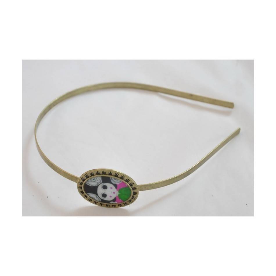 METAL ENAMEL BROOCH