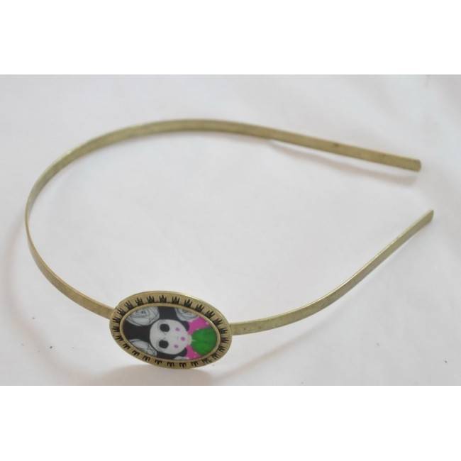 METAL ENAMEL BROOCH
