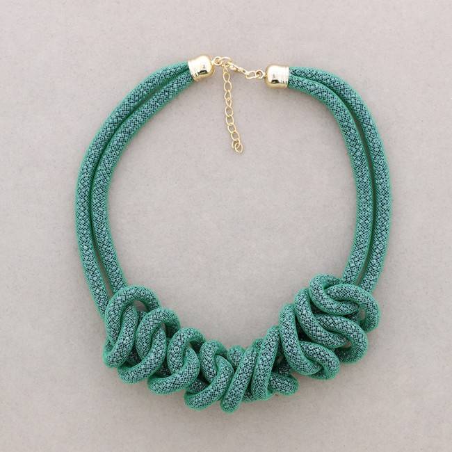 FILLED TUBES KNOT SHORT NECKLACE