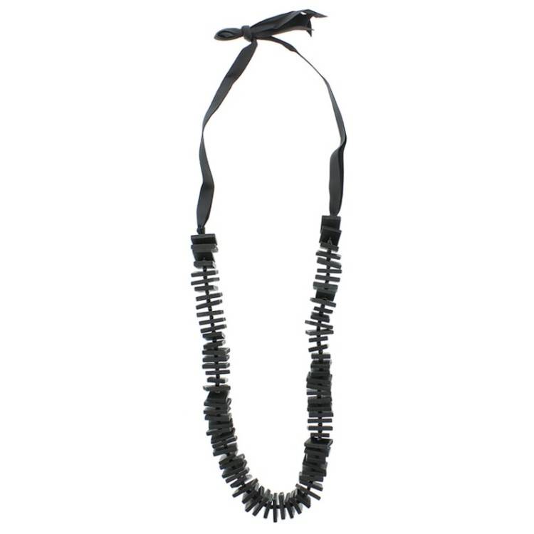 LONG NECKLACE WITH WOODEN BEADS