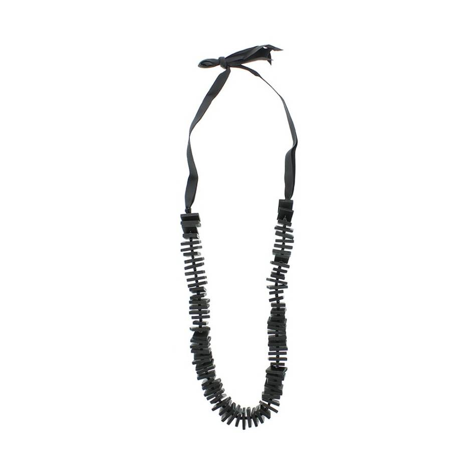 LONG NECKLACE WITH WOODEN BEADS