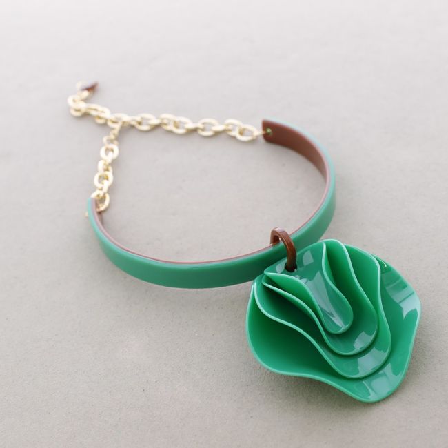 RESIN LAYERS SHORT NECKLACE