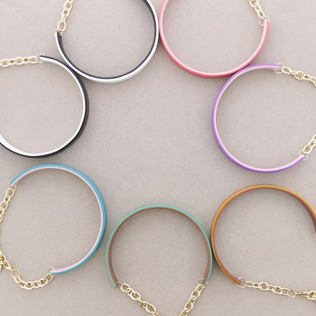 TWO-TONE RESIN CHOKER