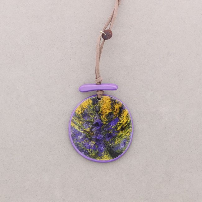PRINTED RESIN MEDALLION PENDANT LONG NECKLACE