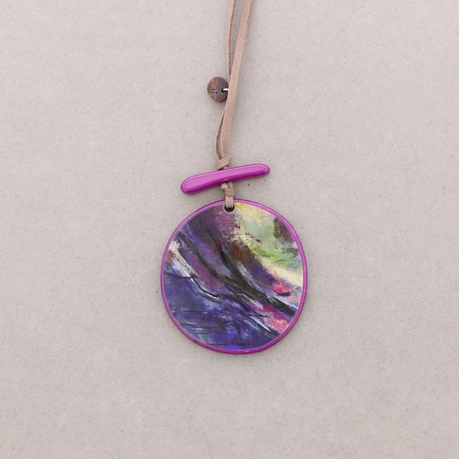 PRINTED RESIN MEDALLION PENDANT LONG NECKLACE