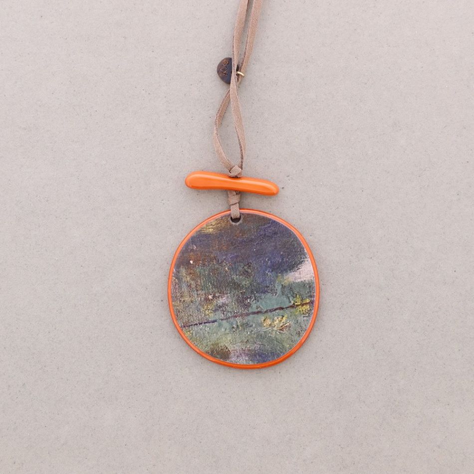 PRINTED RESIN MEDALLION PENDANT LONG NECKLACE