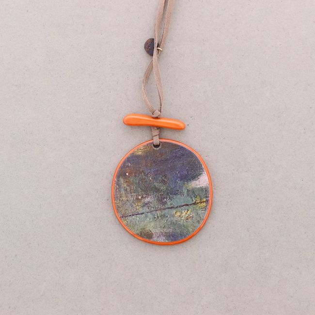 PRINTED RESIN MEDALLION PENDANT LONG NECKLACE