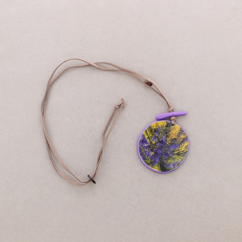 PRINTED RESIN MEDALLION PENDANT LONG NECKLACE