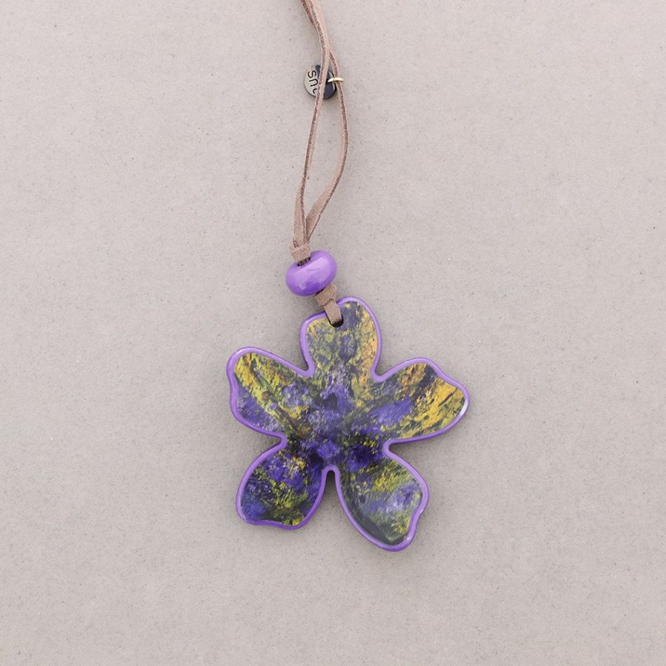 COLLAR LARGO COLGANTE FLOR RESINA ESTAMPADA