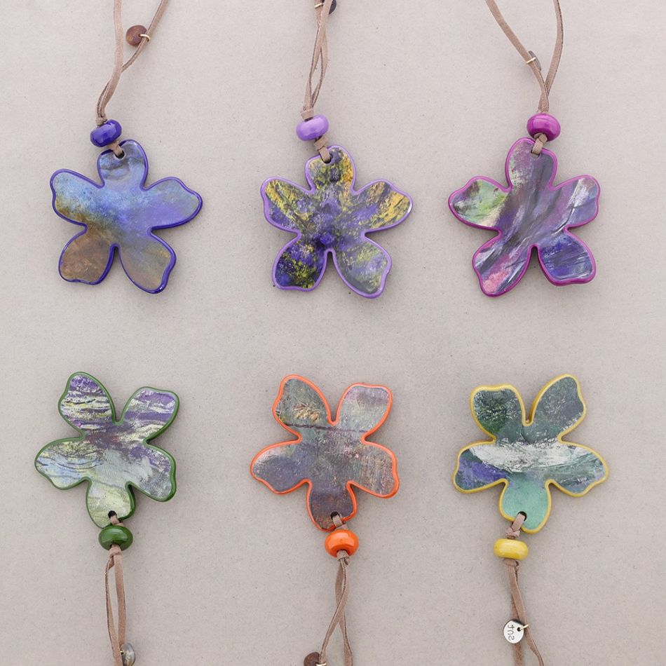 PRINTED RESIN FLOWER PENDANT LONG NECKLACE