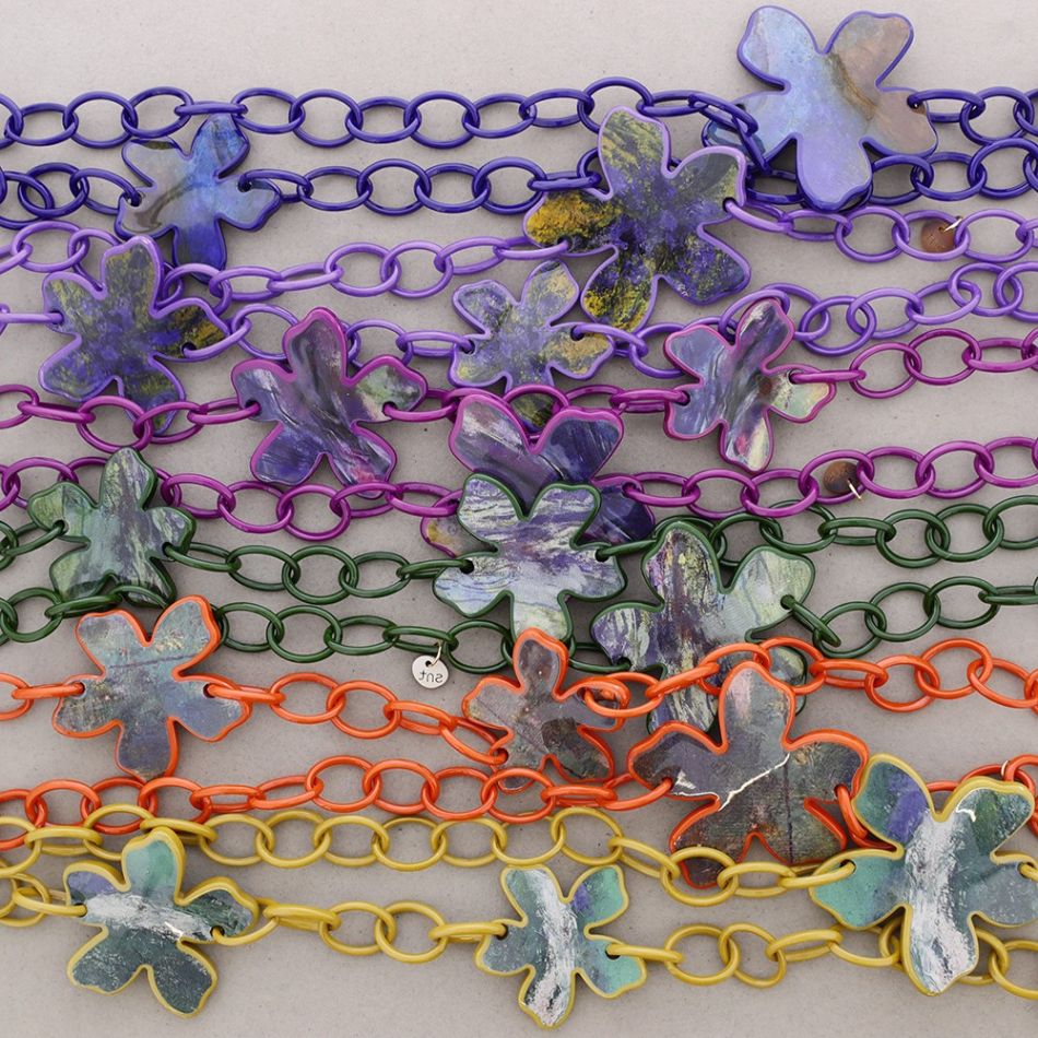 COLLAR LARGO ESLABONES RESINA FLORES