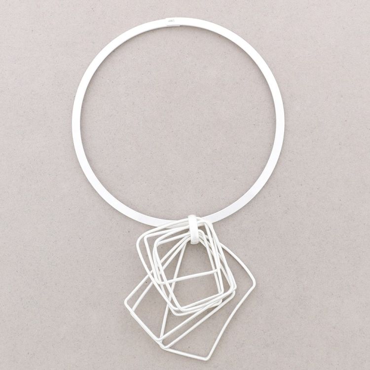 METAL SQUARE PENDANT SHORT NECKLACE 2
