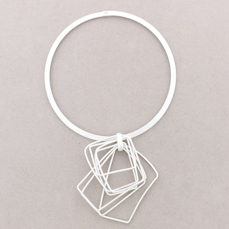METAL SQUARE PENDANT SHORT NECKLACE