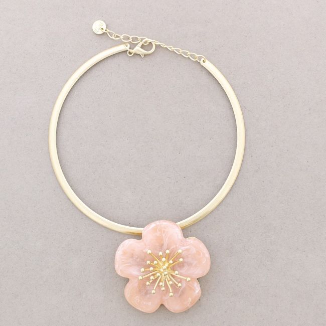 METAL RESIN FLOWER PENDANT SHORT NECKLACE