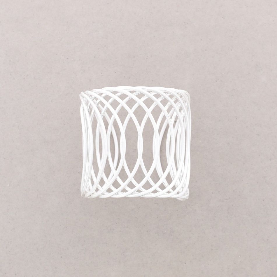 ADJUSTABLE METAL BRACELET WITH CROSSED RINGS