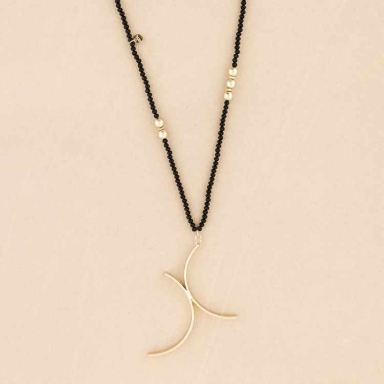 LONG CRYSTAL NECKLACE WITH METAL PENDANT