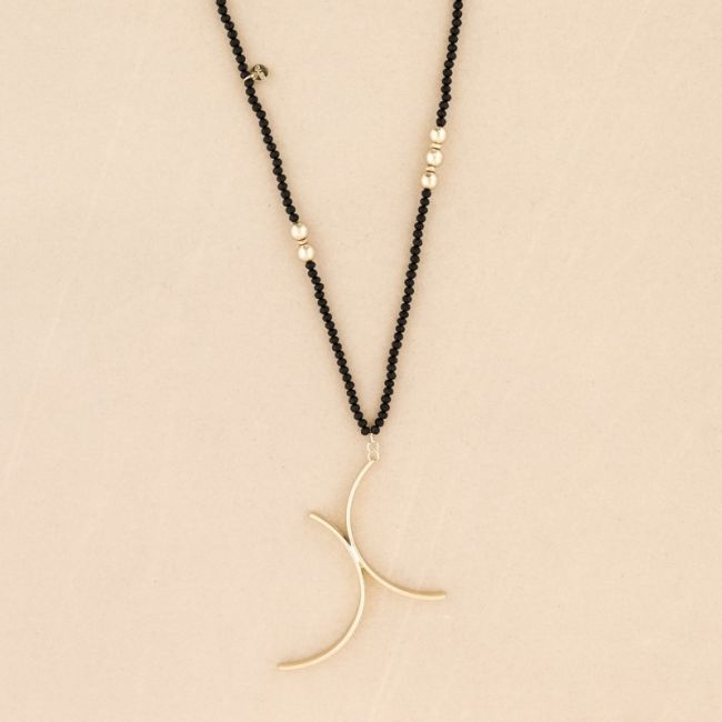 LONG CRYSTAL NECKLACE WITH METAL PENDANT