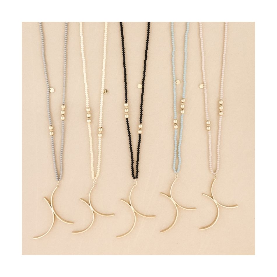 LONG CRYSTAL NECKLACE WITH METAL PENDANT