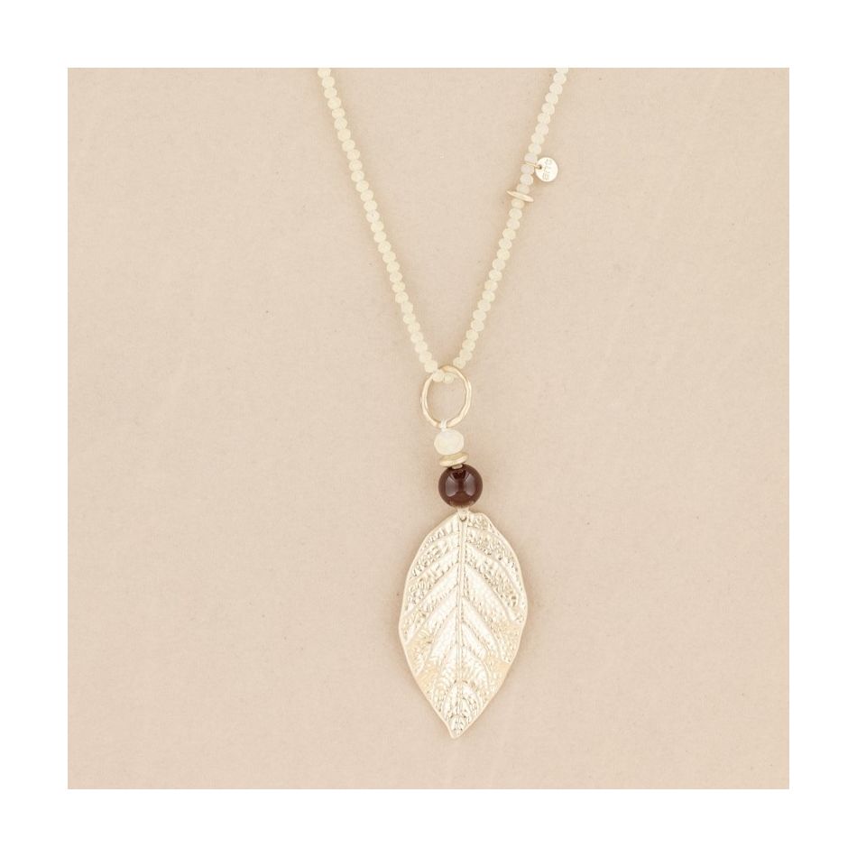LONG NECKLACE WITH CRYSTALS AND METAL LEAF PENDANT