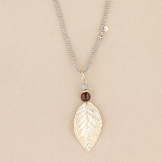 COLLAR LARGO CRISTALES COLGANTE HOJA METAL