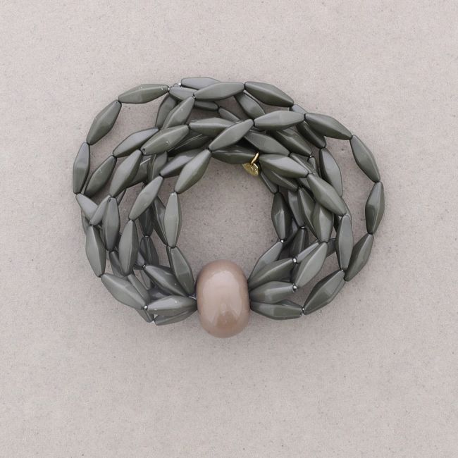 ELASTIC BRACELET WITH RESIN BEADS