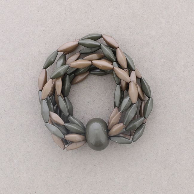 ELASTIC BRACELET WITH RESIN BEADS