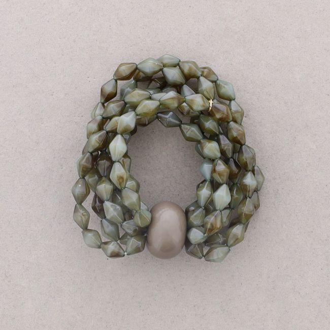ELASTIC BRACELET WITH RESIN BEADS