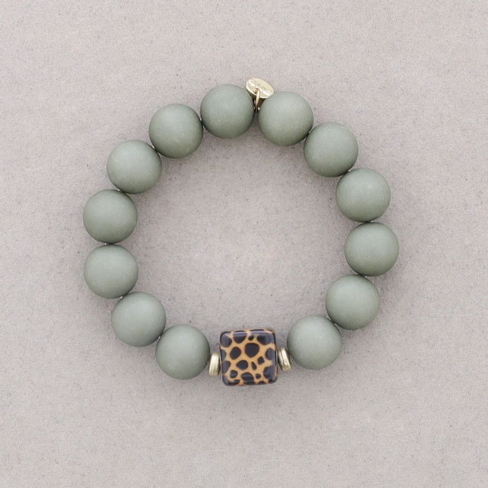 ELASTIC BRACELET WITH RESIN BEADS